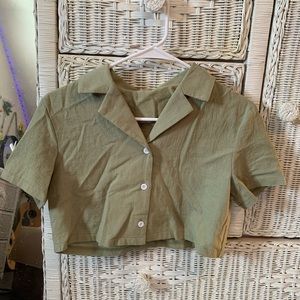 ROMWE olive green cropped button up - S